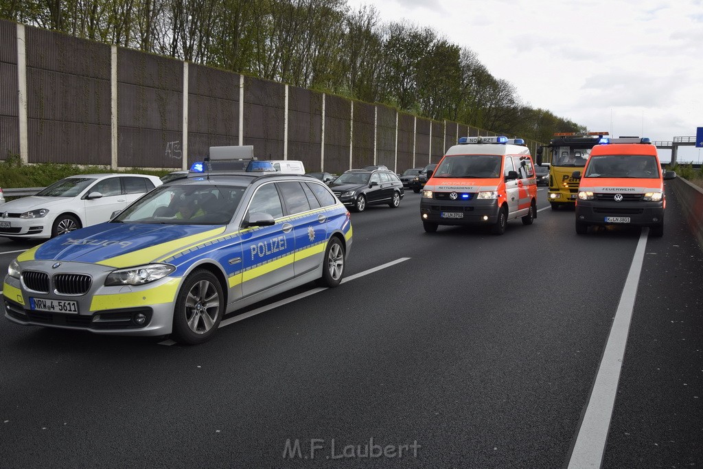 VU Auffahrunfall A 3 Rich Oberhausen kurz vor AS Koeln Dellbrueck P031.JPG - Miklos Laubert